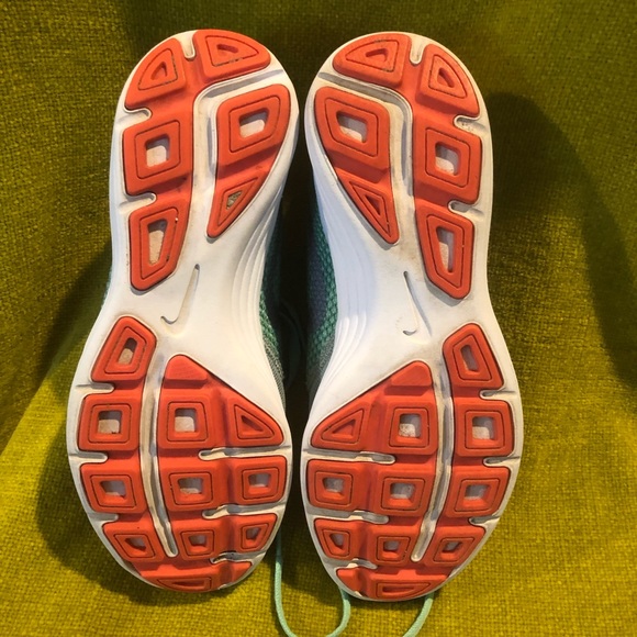(SOLD) Nike Revolution 3 - Picture 3 of 4